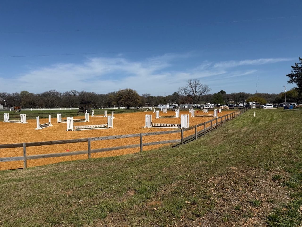 Outdoor Arenas & Round Pen